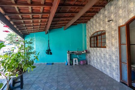 Casa à venda com 236m², 4 quartos e 2 vagas Casa à venda com 236m², 4 quartos e 2 vagasVaranda Casa 2