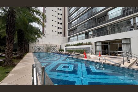 Studio à venda com 28m², 1 quarto e sem vaga Studio à venda com 28m², 1 quarto e sem vagaÁrea comum - Piscina