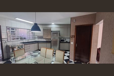 Casa à venda com 175m², 3 quartos e 3 vagas Casa à venda com 175m², 3 quartos e 3 vagasCozinha