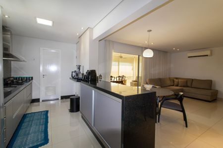 Apartamento à venda com 138m², 3 quartos e 3 vagas Apartamento à venda com 138m², 3 quartos e 3 vagasCozinha