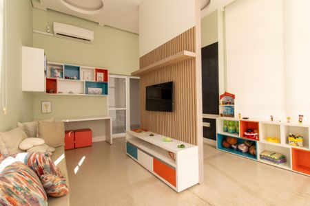 Apartamento à venda com 138m², 3 quartos e 3 vagas Apartamento à venda com 138m², 3 quartos e 3 vagasÁrea comum - Brinquedoteca