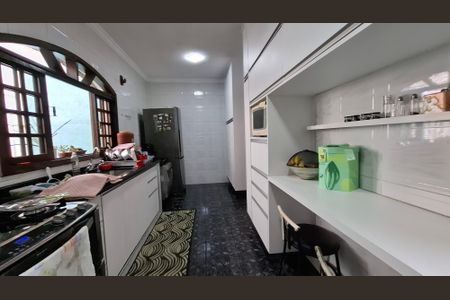 Casa à venda com 217m², 5 quartos e 2 vagas Casa à venda com 217m², 5 quartos e 2 vagasCozinha