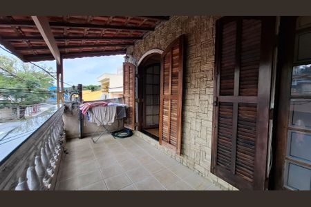 Casa à venda com 217m², 5 quartos e 2 vagas Casa à venda com 217m², 5 quartos e 2 vagasCasa 1 - Varanda Quarto 1 suíte