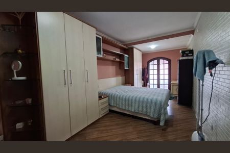 Casa à venda com 217m², 5 quartos e 2 vagas Casa à venda com 217m², 5 quartos e 2 vagasCasa 1 - Quarto 1 suíte