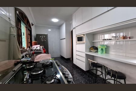 Casa à venda com 217m², 5 quartos e 2 vagas Casa à venda com 217m², 5 quartos e 2 vagasCozinha