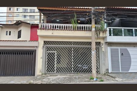 Casa à venda com 217m², 5 quartos e 2 vagas Casa à venda com 217m², 5 quartos e 2 vagasFachada