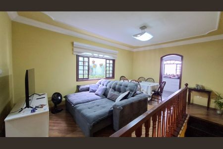 Casa à venda com 217m², 5 quartos e 2 vagas Casa à venda com 217m², 5 quartos e 2 vagasCasa 1 - Sala