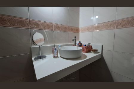 Casa à venda com 217m², 5 quartos e 2 vagas Casa à venda com 217m², 5 quartos e 2 vagasCasa 1 - Banheiro 2