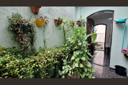 Casa à venda com 217m², 5 quartos e 2 vagas Casa à venda com 217m², 5 quartos e 2 vagasCasa 1 - Corredor Lateral / Jardim