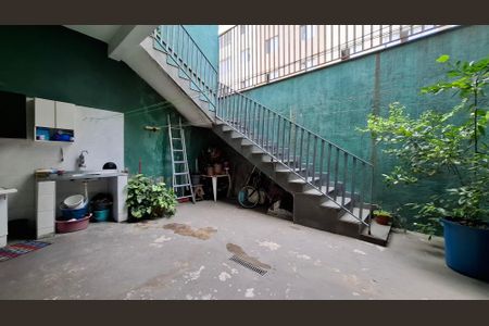 Casa à venda com 217m², 5 quartos e 2 vagas Casa à venda com 217m², 5 quartos e 2 vagasÁrea de Serviço