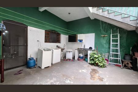 Casa à venda com 217m², 5 quartos e 2 vagas Casa à venda com 217m², 5 quartos e 2 vagasÁrea de Serviço