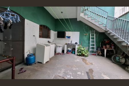 Casa à venda com 217m², 5 quartos e 2 vagas Casa à venda com 217m², 5 quartos e 2 vagasÁrea de Serviço