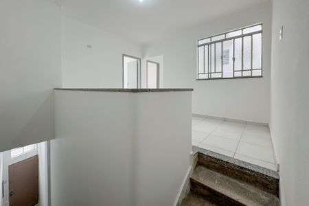 Casa para alugar com 105m², 3 quartos e sem vaga Casa para alugar com 105m², 3 quartos e sem vagaEscada