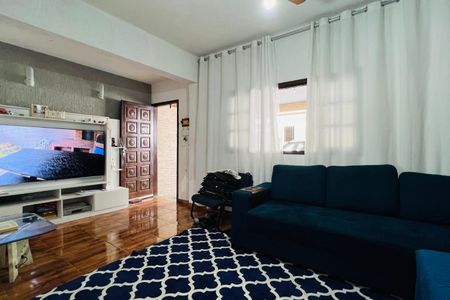 Casa à venda com 260m², 4 quartos e 2 vagas Casa à venda com 260m², 4 quartos e 2 vagasSala