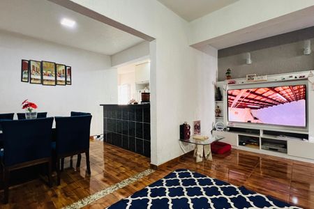 Casa à venda com 260m², 4 quartos e 2 vagas Casa à venda com 260m², 4 quartos e 2 vagasSala