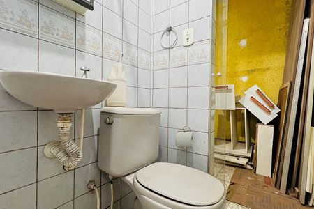 Casa à venda com 260m², 4 quartos e 2 vagas Casa à venda com 260m², 4 quartos e 2 vagasBanheiro 1