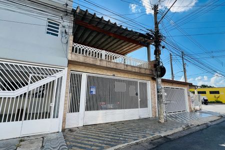 Casa à venda com 260m², 4 quartos e 2 vagas Casa à venda com 260m², 4 quartos e 2 vagasFachada