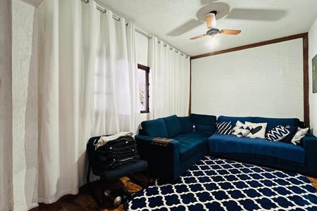 Casa à venda com 260m², 4 quartos e 2 vagas Casa à venda com 260m², 4 quartos e 2 vagasSala