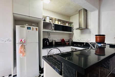 Casa à venda com 260m², 4 quartos e 2 vagas Casa à venda com 260m², 4 quartos e 2 vagasCozinha