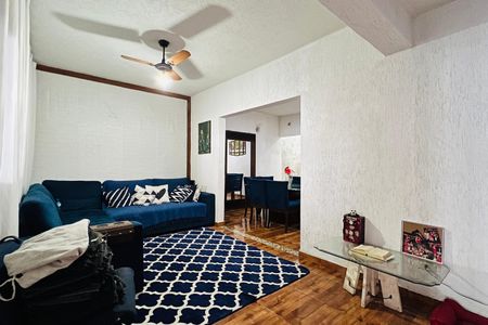 Casa à venda com 260m², 4 quartos e 2 vagas Casa à venda com 260m², 4 quartos e 2 vagasSala