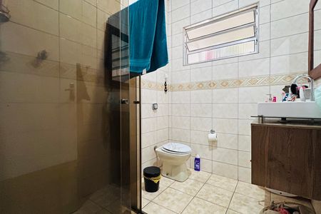 Casa à venda com 260m², 4 quartos e 2 vagas Casa à venda com 260m², 4 quartos e 2 vagasBanheiro 2