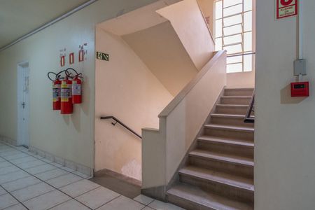 Apartamento à venda com 107m², 3 quartos e sem vaga Apartamento à venda com 107m², 3 quartos e sem vagaEscadas