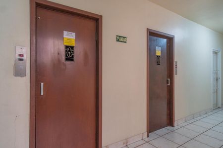Apartamento à venda com 107m², 3 quartos e sem vaga Apartamento à venda com 107m², 3 quartos e sem vagaElevadores