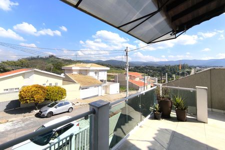 Casa à venda com 170m², 4 quartos e 2 vagas Casa à venda com 170m², 4 quartos e 2 vagasSala