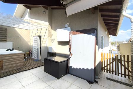 Casa à venda com 170m², 4 quartos e 2 vagas Casa à venda com 170m², 4 quartos e 2 vagasQuintal e Churrasqueira