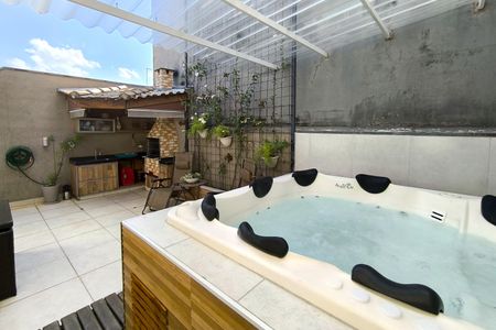 Casa à venda com 170m², 4 quartos e 2 vagas Casa à venda com 170m², 4 quartos e 2 vagasQuintal e Churrasqueira