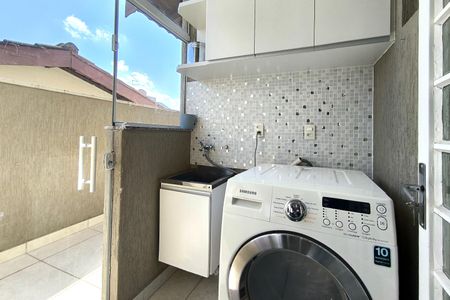 Casa à venda com 170m², 4 quartos e 2 vagas Casa à venda com 170m², 4 quartos e 2 vagasÁrea de Serviço