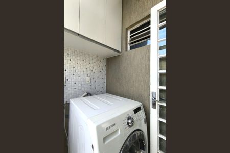 Casa à venda com 170m², 4 quartos e 2 vagas Casa à venda com 170m², 4 quartos e 2 vagasÁrea de Serviço