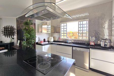 Casa à venda com 170m², 4 quartos e 2 vagas Casa à venda com 170m², 4 quartos e 2 vagasCozinha