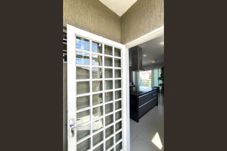 Casa à venda com 170m², 4 quartos e 2 vagas Casa à venda com 170m², 4 quartos e 2 vagasÁrea de Serviço