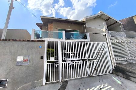 Casa à venda com 170m², 4 quartos e 2 vagas Casa à venda com 170m², 4 quartos e 2 vagasFachada