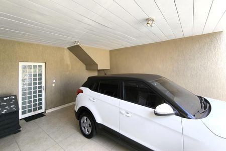 Casa à venda com 170m², 4 quartos e 2 vagas Casa à venda com 170m², 4 quartos e 2 vagasGaragem