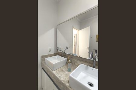 Casa à venda com 170m², 4 quartos e 2 vagas Casa à venda com 170m², 4 quartos e 2 vagasBanheiro da Suíte 1