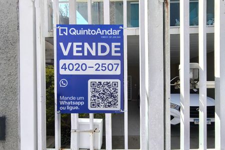 Casa à venda com 170m², 4 quartos e 2 vagas Casa à venda com 170m², 4 quartos e 2 vagasPlaquinha