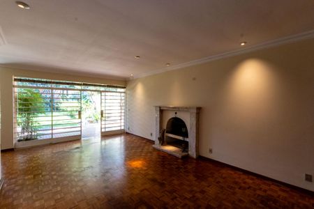 Casa para alugar com 380m², 3 quartos e 5 vagas Casa para alugar com 380m², 3 quartos e 5 vagasSala