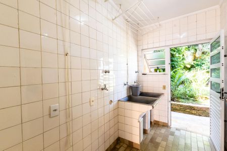 Casa para alugar com 380m², 3 quartos e 5 vagas Casa para alugar com 380m², 3 quartos e 5 vagasÁrea de Serviço 1