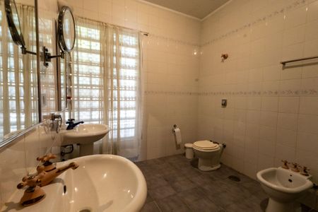 Casa para alugar com 380m², 3 quartos e 5 vagas Casa para alugar com 380m², 3 quartos e 5 vagasBanheiro Social