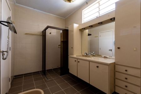 Casa para alugar com 380m², 3 quartos e 5 vagas Casa para alugar com 380m², 3 quartos e 5 vagasBanheiro da Suíte