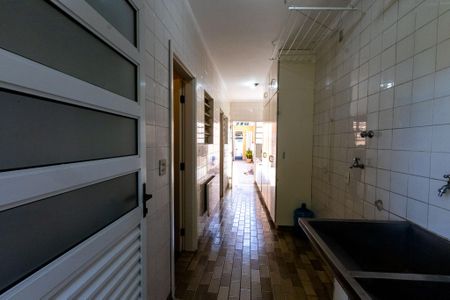 Casa para alugar com 380m², 3 quartos e 5 vagas Casa para alugar com 380m², 3 quartos e 5 vagasÁrea de Serviço 1