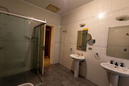 Casa para alugar com 380m², 3 quartos e 5 vagas Casa para alugar com 380m², 3 quartos e 5 vagasBanheiro Social