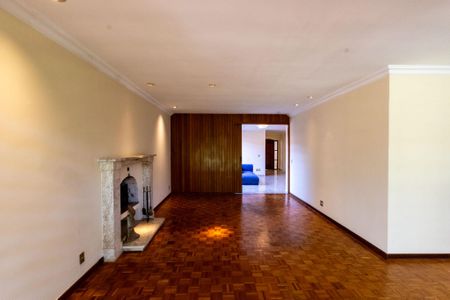 Casa para alugar com 380m², 3 quartos e 5 vagas Casa para alugar com 380m², 3 quartos e 5 vagasSala