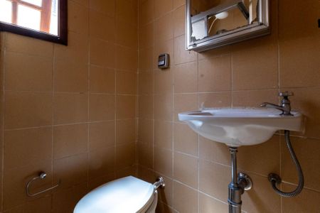 Casa para alugar com 380m², 3 quartos e 5 vagas Casa para alugar com 380m², 3 quartos e 5 vagasBanheiro de Serviço