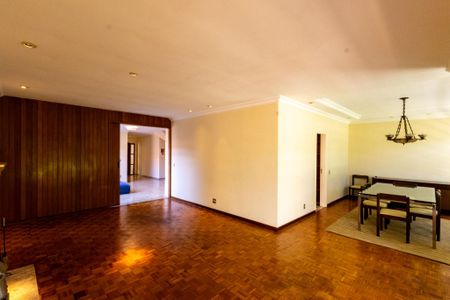 Casa para alugar com 380m², 3 quartos e 5 vagas Casa para alugar com 380m², 3 quartos e 5 vagasSala