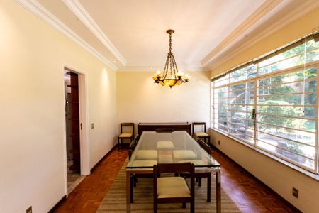 Casa para alugar com 380m², 3 quartos e 5 vagas Casa para alugar com 380m², 3 quartos e 5 vagasSala de jantar