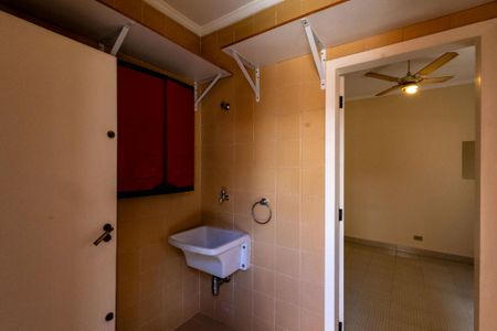 Casa para alugar com 380m², 3 quartos e 5 vagas Casa para alugar com 380m², 3 quartos e 5 vagasÁrea de Serviço 2