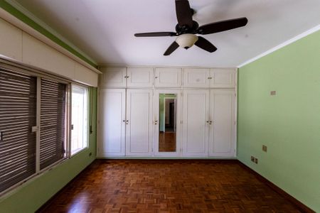 Casa para alugar com 380m², 3 quartos e 5 vagas Casa para alugar com 380m², 3 quartos e 5 vagasQuarto 1 Suíte